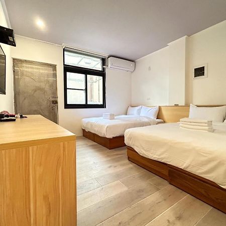 Yan Bin Hotel Тайнань Экстерьер фото